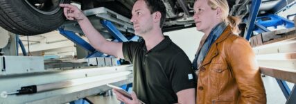 Blick ins KRAFTHAND-Magazin: Folgen eines Leistungsverlusts bei Stoßdämpfern