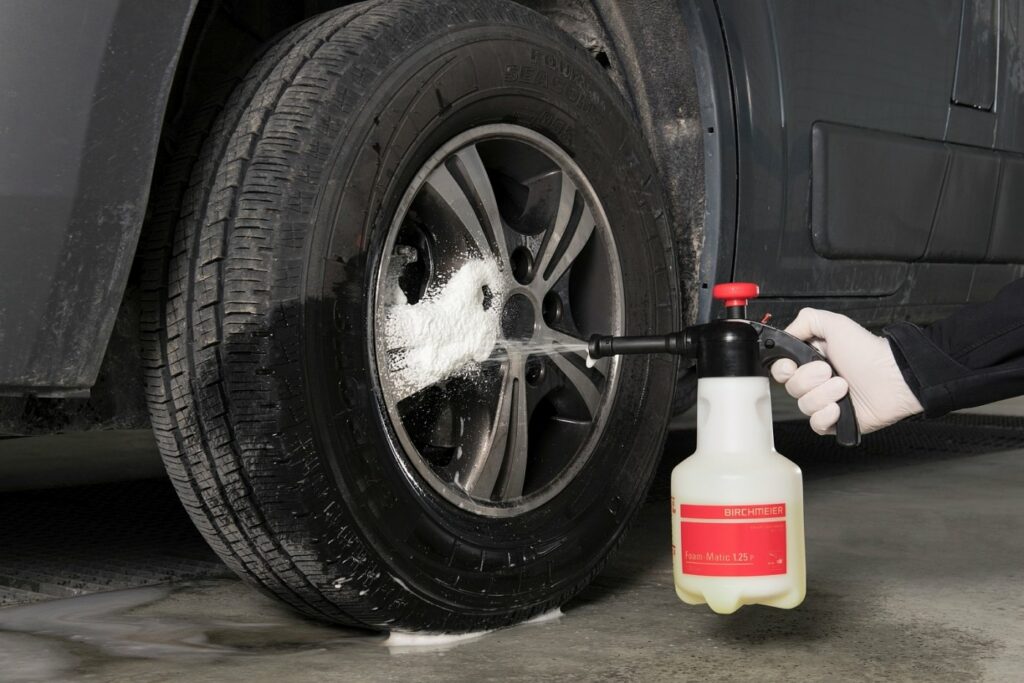 Sprühschaum für saubere Autofelgen Birchmeier