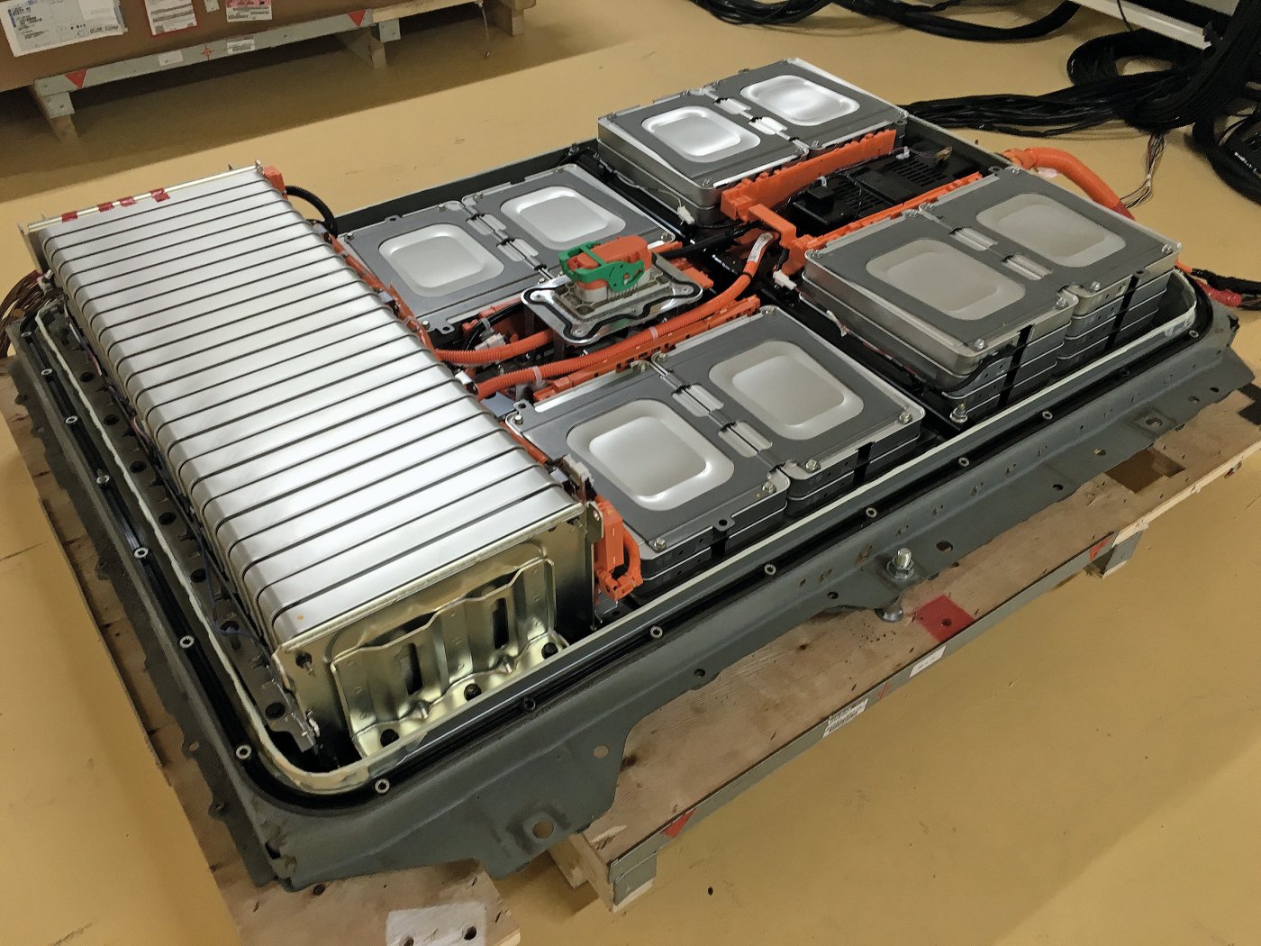 Zur Sicherheit: Berstelemente im Gehäuse von HV-Batterien - KRAFTHAND
