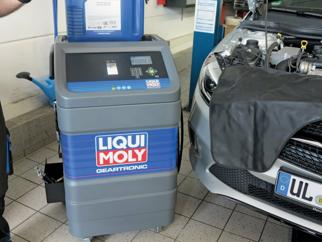 Zweite Generation der GearTronicÖlwechselstation Krafthand