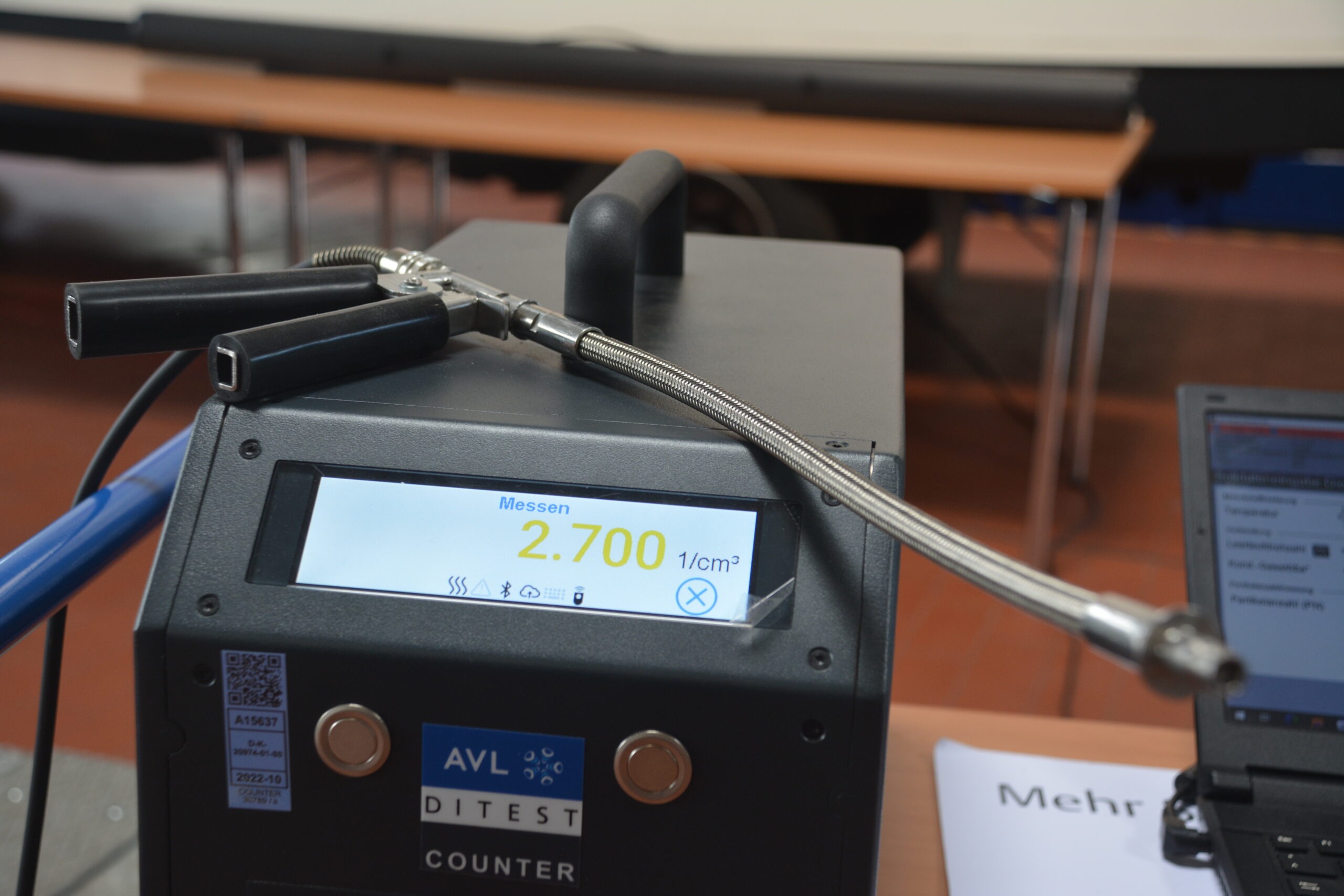 Partikelmessung zeigt Wirkung Krafthand