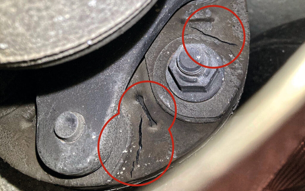 Risse in einer Hardy-Scheibe