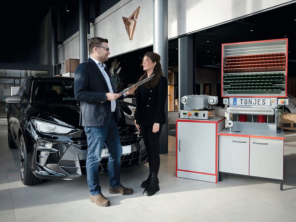 Autokennzeichen direkt im Kfz-Betrieb prägen