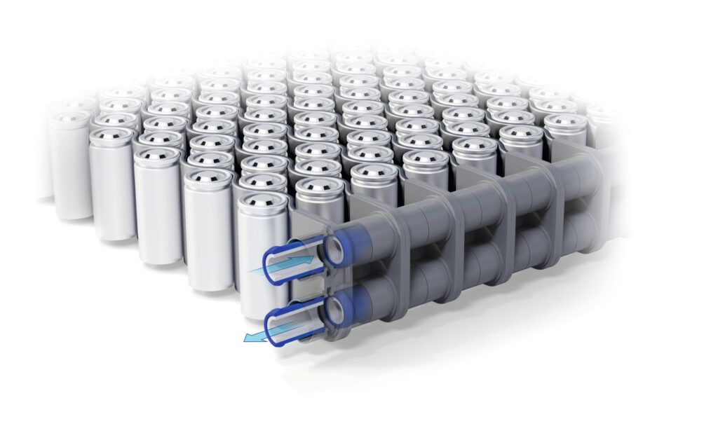Ladeleistung mit Fluid-Konnektoren optimieren Fluid-Konnektoren in einer Hochvolt-Batteriezelle