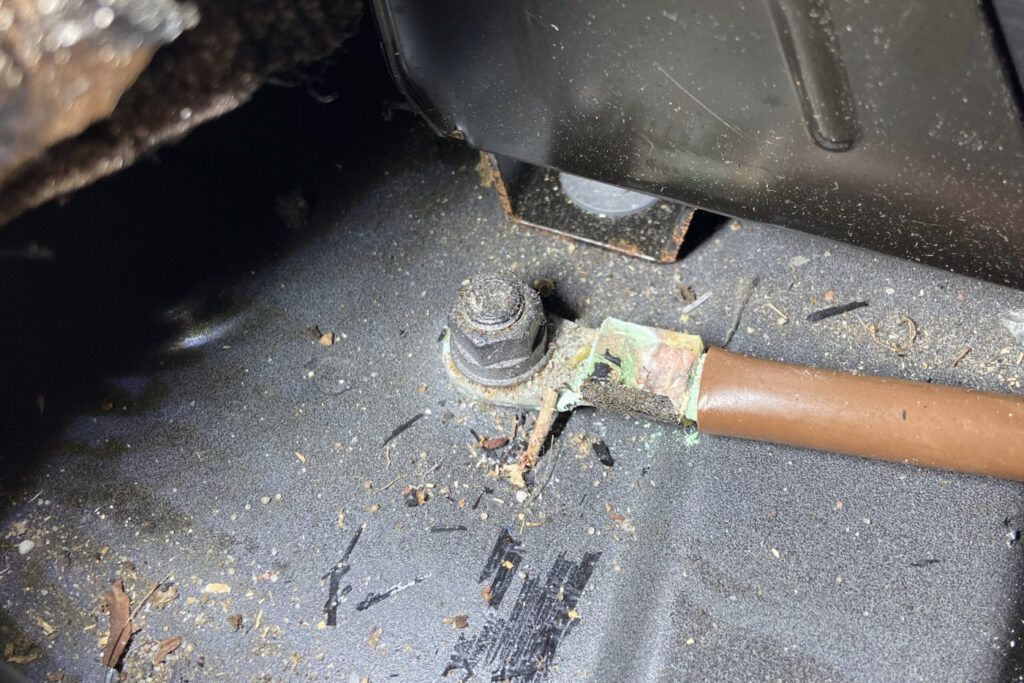 korrodiertes Massekabel