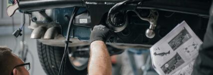 „Die Montage der vollelektrisch schwenkbaren AHK ist kaum aufwendiger“