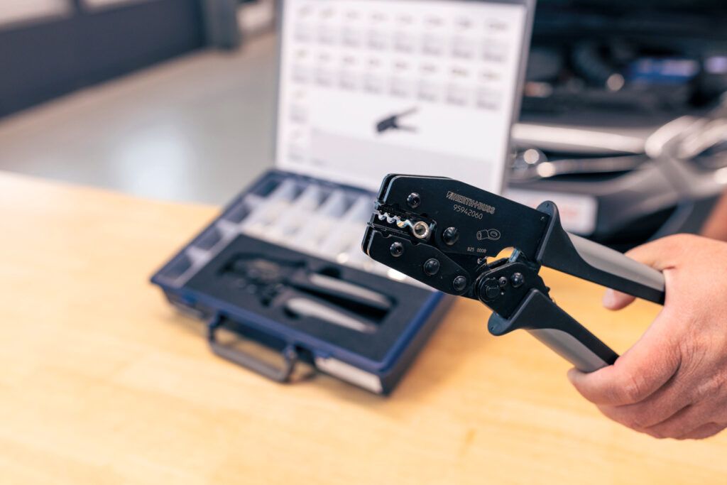 Quetschzange mit „W-Crimp“ Crimpzange von Herth+Buss