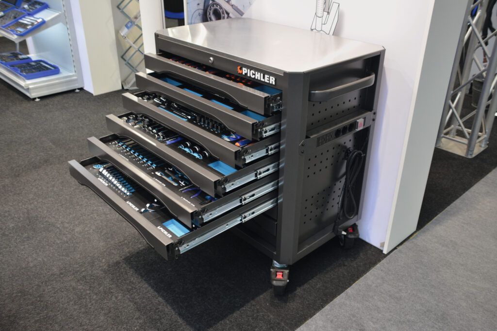 Werkstattwagen in drei Varianten und mit Stromanschluss Pichler Werkstattwagen P36s