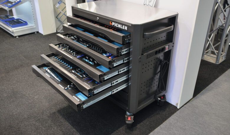 Werkstattwagen in drei Varianten und mit Stromanschluss