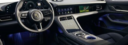 Was eine transparente Fronthaube, trainiertes Parken und der Rückfahrassistent bringen