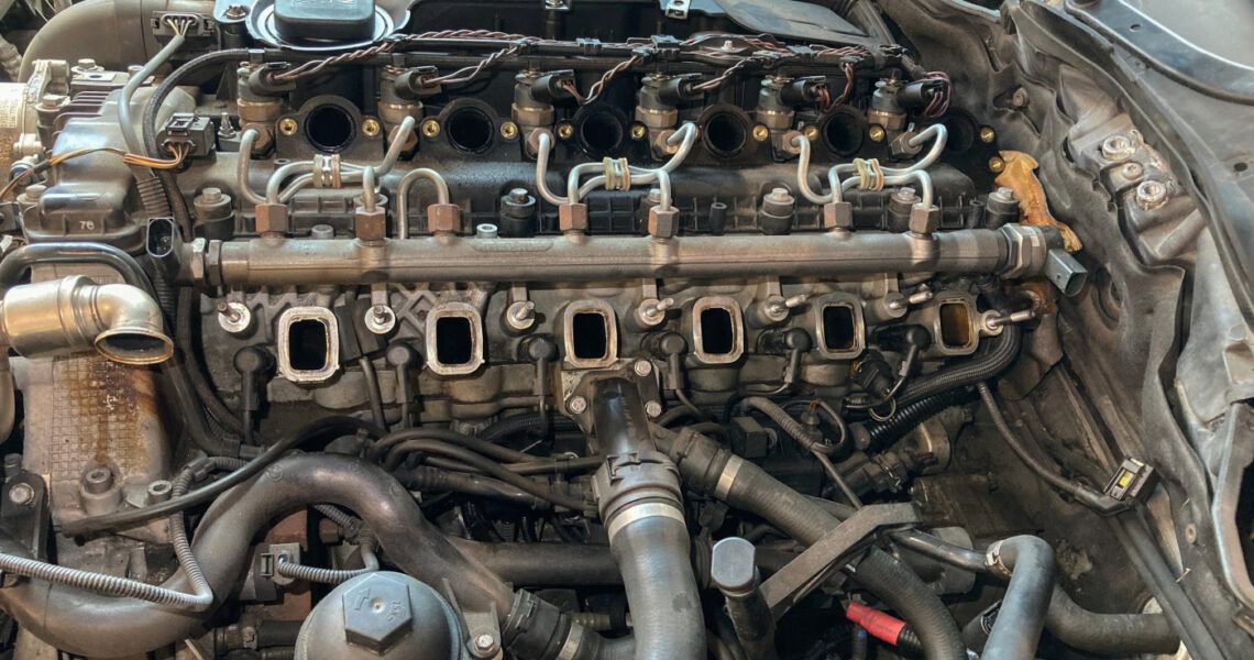 Kurioses Kraftstoffproblem – eine Bildergeschichte Sechsyzlinder M57-Motor mit demontierter Ansaugbrücke