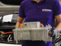 Onboard-Charger für E-Modelle von Stellantis nun reparierbar