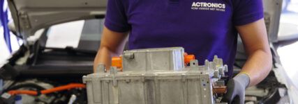 Onboard-Charger für E-Modelle von Stellantis nun reparierbar