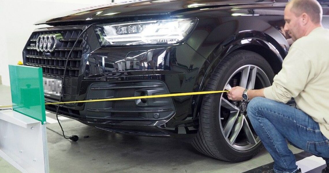 CSC-Tool wird vor Fahrzeug platziert