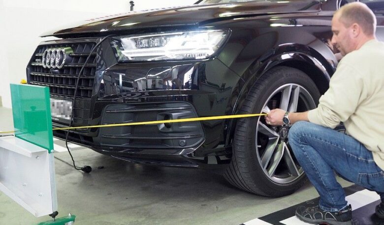 Die (statische) ­Kalibrierung der ­Front­kamera (hinter der Frontscheibe)