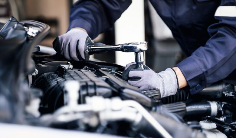 Reparatur an einem Pkw