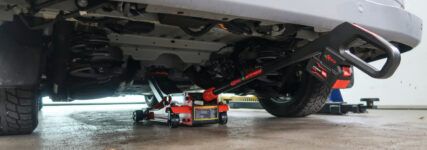 Akkubetriebener Wagenheber im Praxistest