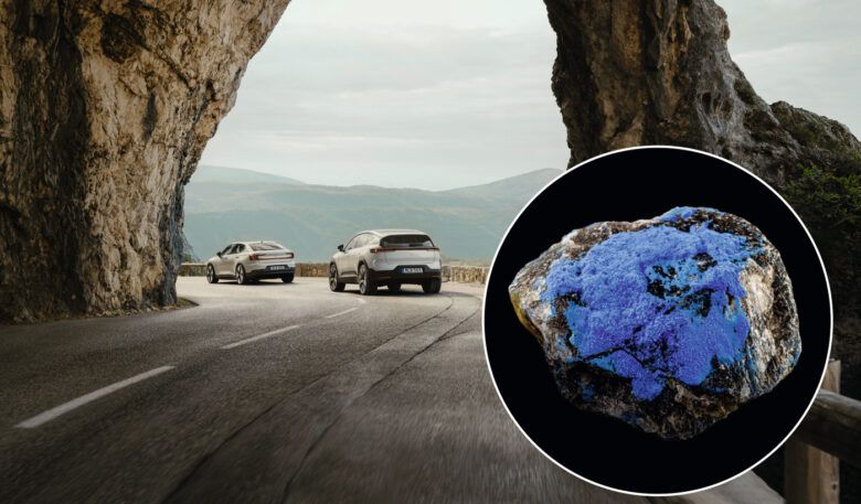 Polestar 2 und 3 auf einer bergigen Landstraße
