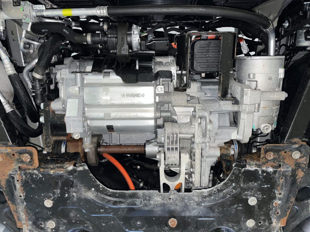 eingebaute Peugot E-Achse