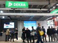 Schadenaufnahme, Sicherheit und E-Mobilität bei Dekra