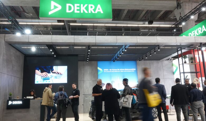 Schadenaufnahme, Sicherheit und E-Mobilität bei Dekra