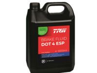 ZF kombiniert HV-Training, KI-Assistent und recycelte Bremsflüssigkeit an einem Stand