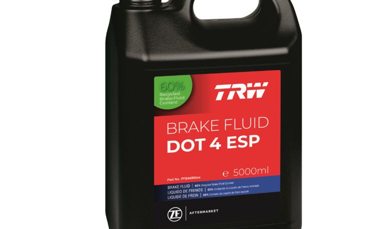 ZF kombiniert HV-Training, KI-Assistent und recycelte Bremsflüssigkeit an einem Stand