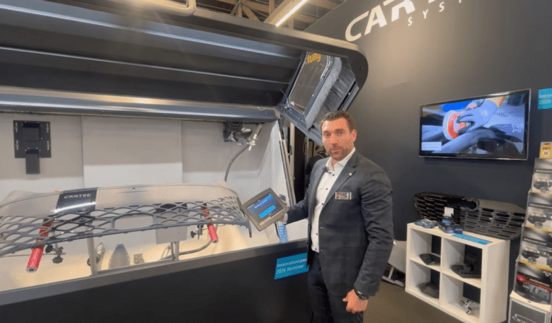 Die Weltpremiere des Smart Box Blower Robotik